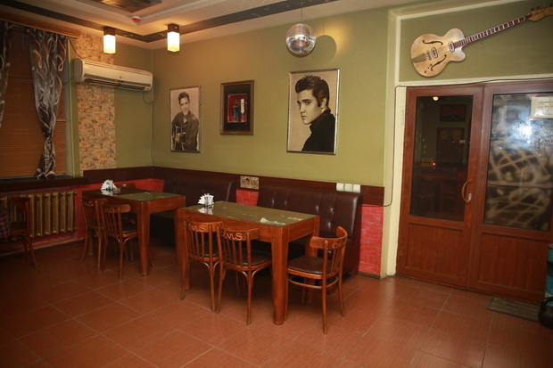 Elvis Bar